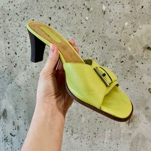 leather Rockport kitten heels